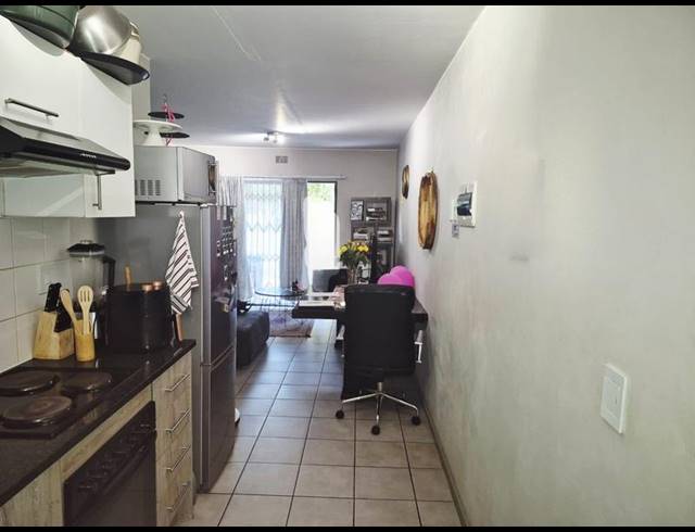 2 BEDROOM PROPERTY TO RENT IN CLUBVIEW